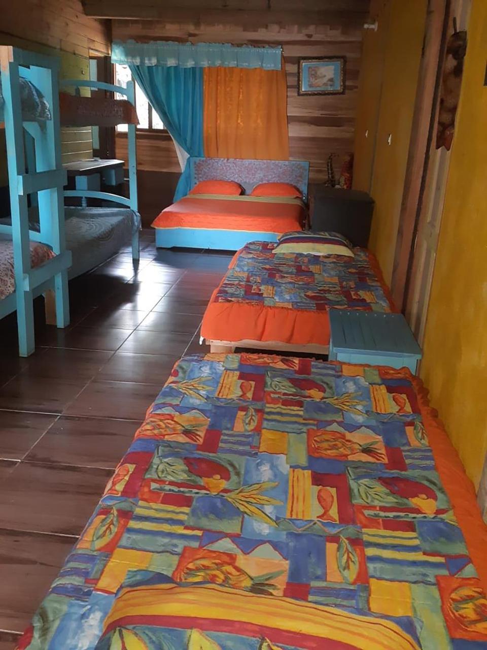 Wood House Hostel La Fortuna Exterior foto
